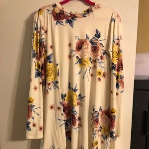 AdornIt Boutique Cream Floral Dress 2x/3x